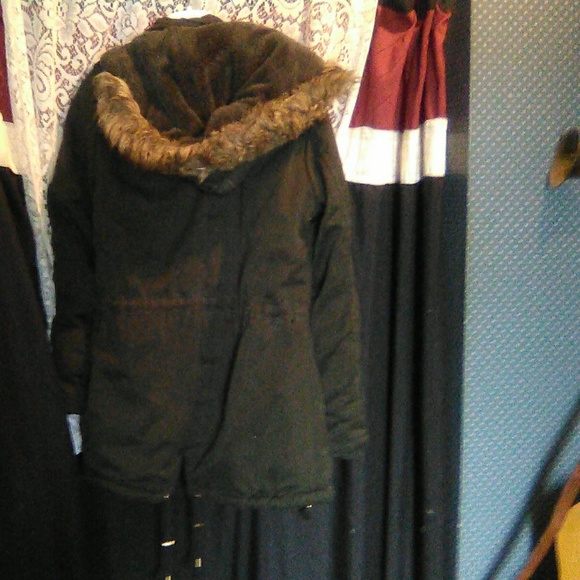 Warm winter coat for next year - Picture 3 of 6